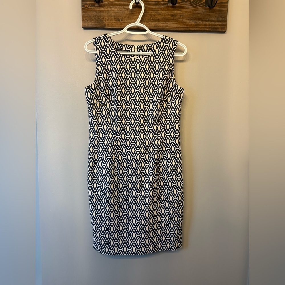 Mario Serrani White and Blue Sheath Dress Sleeveless Crew Neck size 8